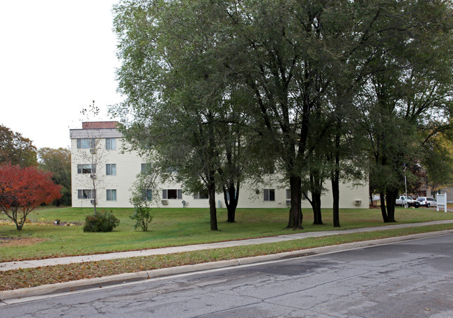 Woodbriar of Becker in Becker, MN - Foto de edificio - Building Photo