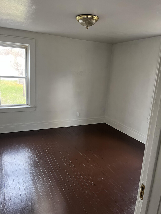 711 S Bay Rd in Syracuse, NY - Foto de edificio - Building Photo