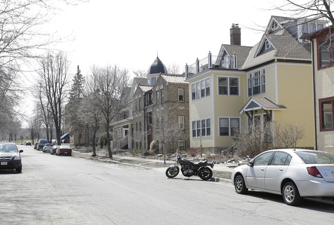 2014 2nd Ave S in Minneapolis, MN - Foto de edificio - Building Photo