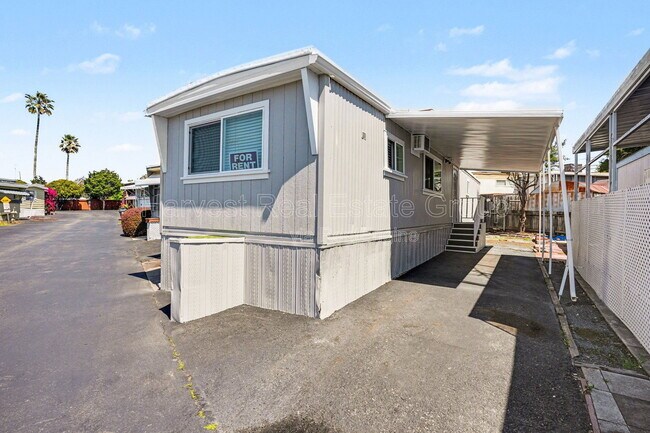 3913 Castro Valley Blvd in Castro Valley, CA - Building Photo - Building Photo