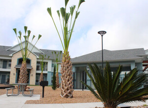 Glen Oak Apartments in Corpus Christi, TX - Building Photo - Building Photo