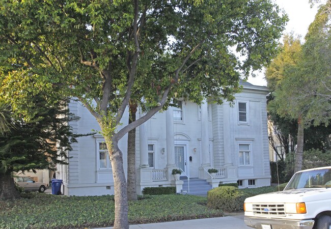 2122 Clinton Ave in Alameda, CA - Building Photo - Building Photo