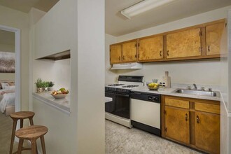 Londonderry Apartments in Gaithersburg, MD - Building Photo - Building Photo