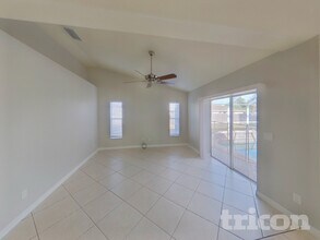 4090 W Price Blvd in North Port, FL - Building Photo - Building Photo