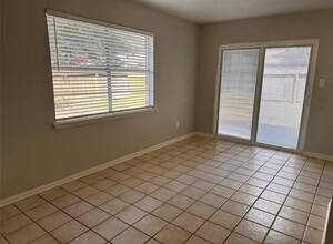 3323 Brookdale Dr in Houston, TX - Building Photo - Building Photo
