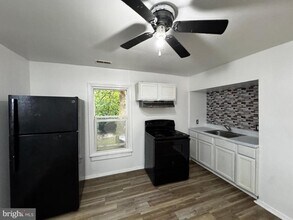 323 E Vine St in Millville, NJ - Building Photo - Building Photo