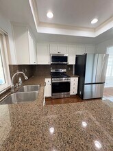 200 N Circulo Robel in Anaheim, CA - Building Photo - Building Photo