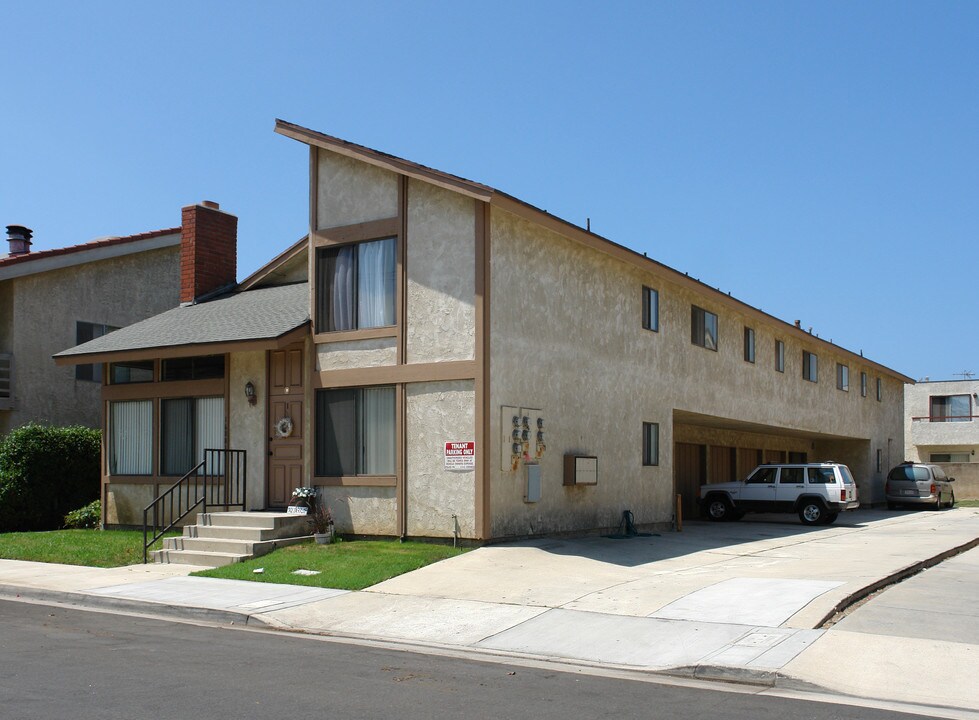 16881 Hoskins St in Huntington Beach, CA - Building Photo