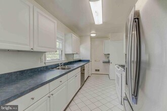 9703 Stoneham Terrace in Bethesda, MD - Building Photo - Building Photo