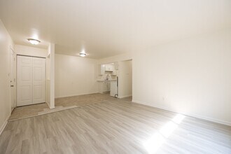 22330 W Warren Ave in Detroit, MI - Building Photo - Building Photo