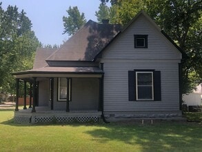 721 E 12th Ave in Winfield, KS - Building Photo - Building Photo