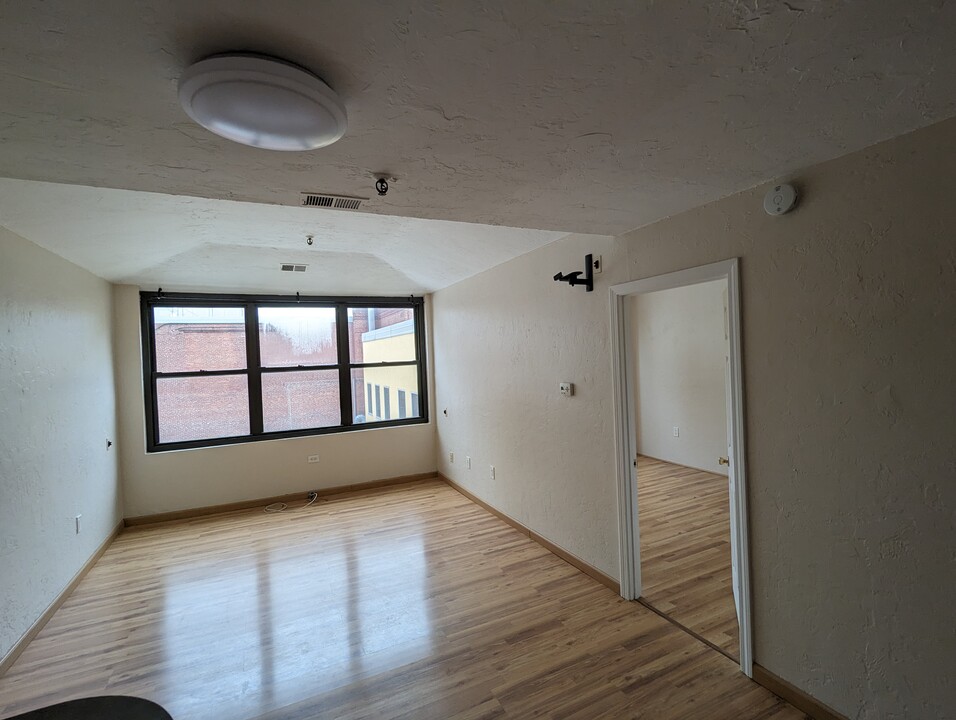 17 Federal St, Unit 401 in Worcester, MA - Building Photo