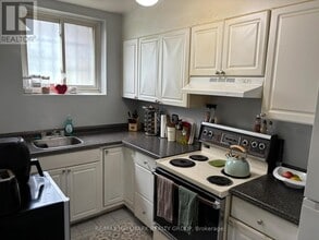 1064-1064 Merivale Rd in Ottawa, ON - Building Photo - Building Photo