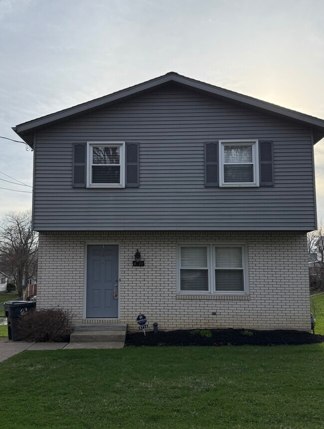 property at 4714 Oakland St