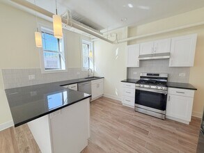 3927 N Pine Grove Ave in Chicago, IL - Building Photo - Building Photo