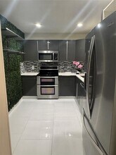490 N Laurel Dr in Margate, FL - Foto de edificio - Building Photo