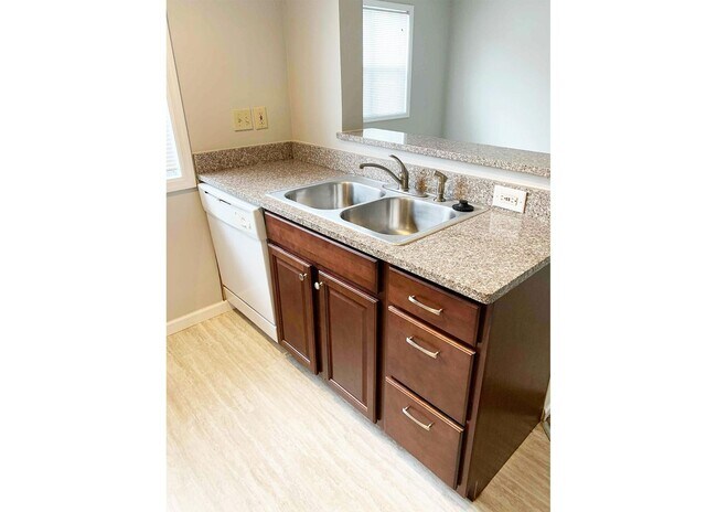 3227 Bishop St in Cincinnati, OH - Foto de edificio - Building Photo