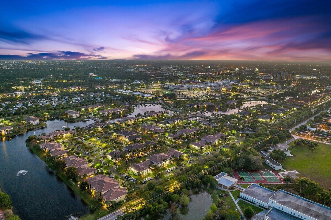 3020 Alcazar Pl in Palm Beach Gardens, FL - Building Photo