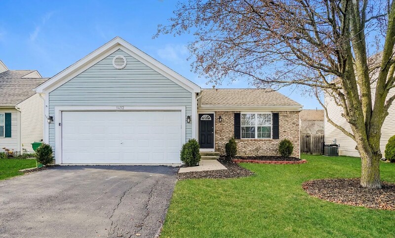 1496 Meadowlark Ln in Marysville, OH - Building Photo