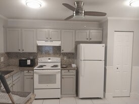1357 Churchill Cir, Unit G201 in Naples, FL - Building Photo