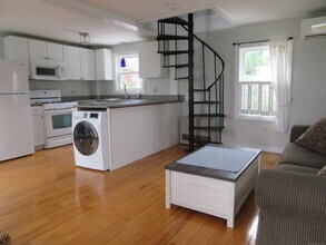 255 Pequot Ave in New London, CT - Building Photo - Building Photo