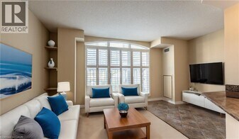 135 James St S in Hamilton, ON - Building Photo