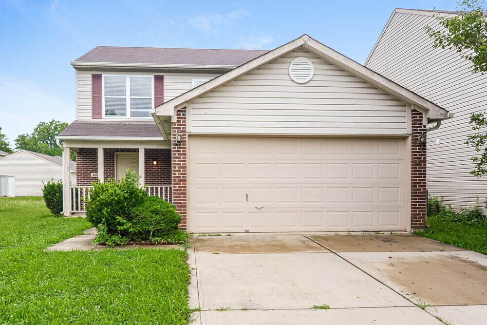 4261 Village Bend Dr in Indianapolis, IN - Building Photo