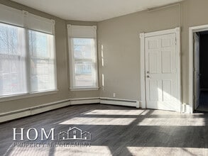 229 Center St, Unit 1 in Mankato, MN - Foto de edificio - Building Photo