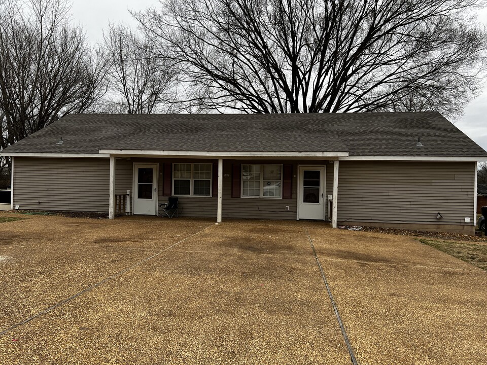 Burner Duplexes and Mobile Home Park in Bolivar, TN - Building Photo