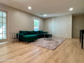 7-1 Seattle Ct in Freehold Township, NJ - Building Photo - Building Photo