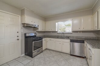 208 17th Ave N in Texas City, TX - Building Photo - Building Photo