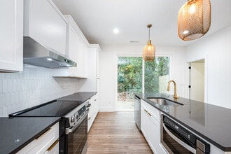 Room in Townhome on Donna Ave in Charlotte, NC - Building Photo - Building Photo