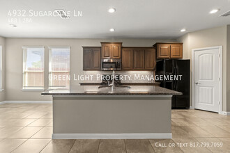 4932 Sugarcane Ln in Fort Worth, TX - Foto de edificio - Building Photo