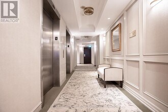 60 Old Mill Rd in Oakville, ON - Building Photo - Building Photo