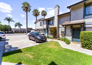 419 E Commonwealth Ave in Fullerton, CA - Building Photo - Building Photo