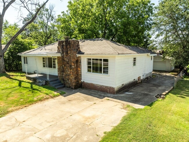 property at 1702 Independence St