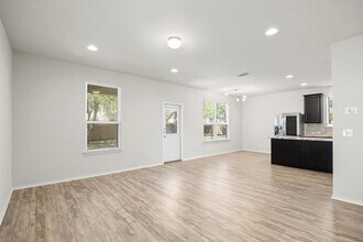 10402 Abana Way in Austin, TX - Building Photo - Building Photo