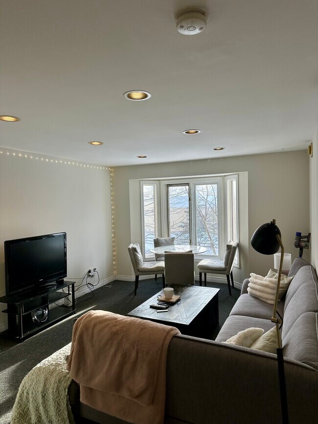 245 Chancellors Way in Guelph, ON - Building Photo - Building Photo