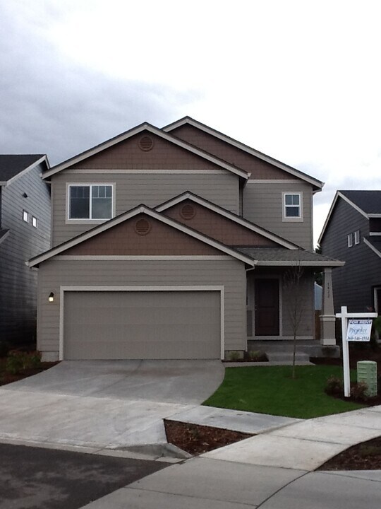 1822 NE 77th Pl in Vancouver, WA - Foto de edificio