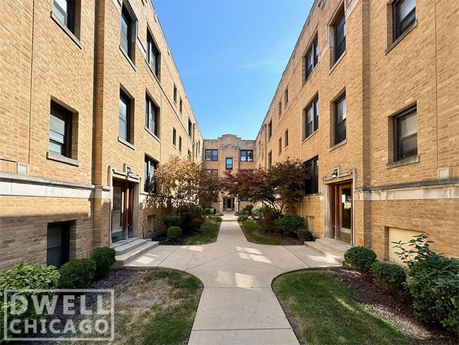 2607 N Spaulding Ave, Unit 2621-2E