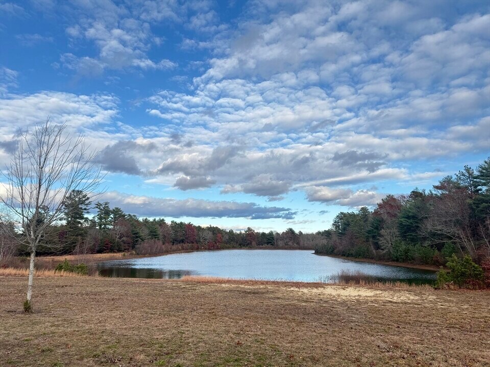 186 County Rd in Wareham, MA - Building Photo