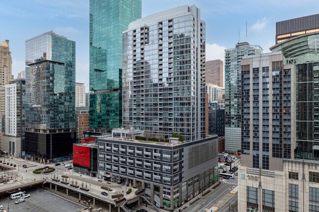 The Fairbanks at Cityfront Plaza in Chicago, IL - Building Photo - Building Photo