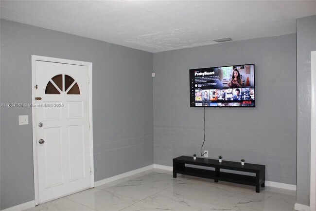 3400 SW 25th St in Miami, FL - Building Photo - Building Photo