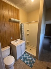 537 E 3rd Ave in Hutchinson, KS - Building Photo - Building Photo