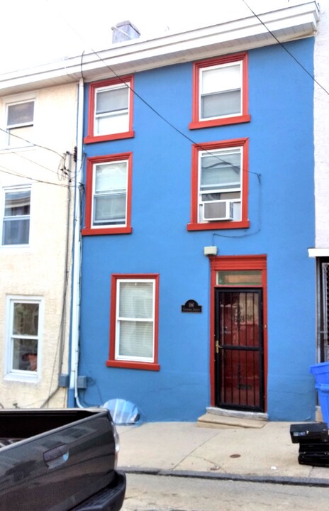 186 Conarroe St in Philadelphia, PA - Building Photo