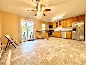 11 Park Manor Ct in Glen Cove, NY - Building Photo - Building Photo