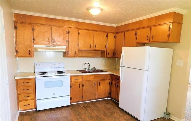 property at 1255 Rivercrest Dr