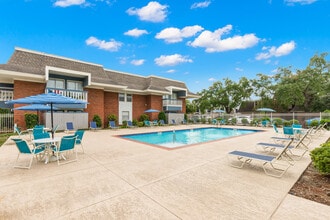 Mark Twain I in River Ridge, LA - Foto de edificio - Building Photo