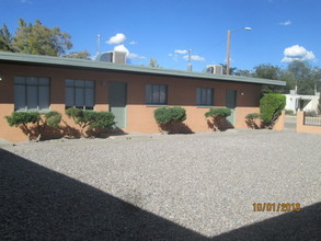 1027 Truman St SE in Albuquerque, NM - Foto de edificio - Building Photo