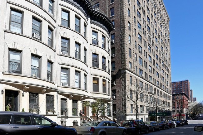 247 W 102nd St in New York, NY - Building Photo - Building Photo